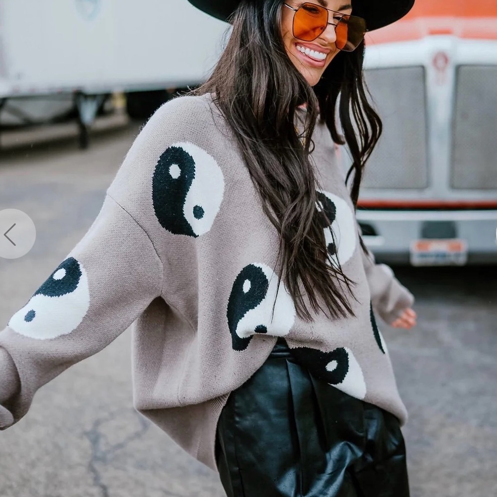 Dressed in LALA Karma Queen Oversized Yin and Yang Knit Grey Sweater L/XL ☯️🩶